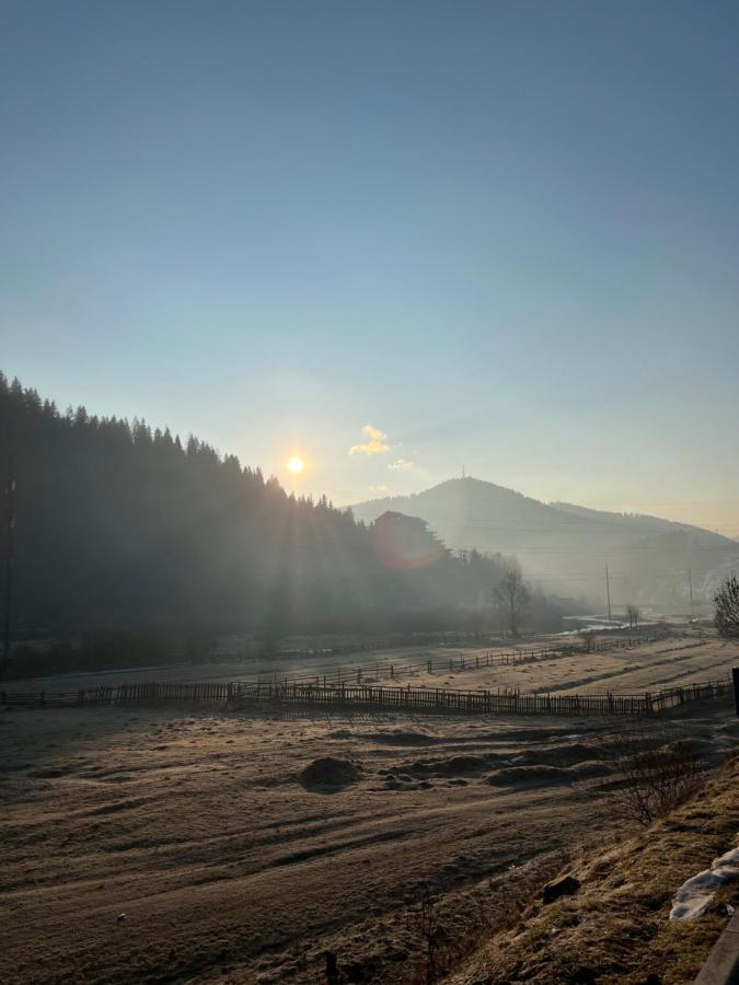 Садиба Between Mountains Mizhhirya  ภายนอก รูปภาพ